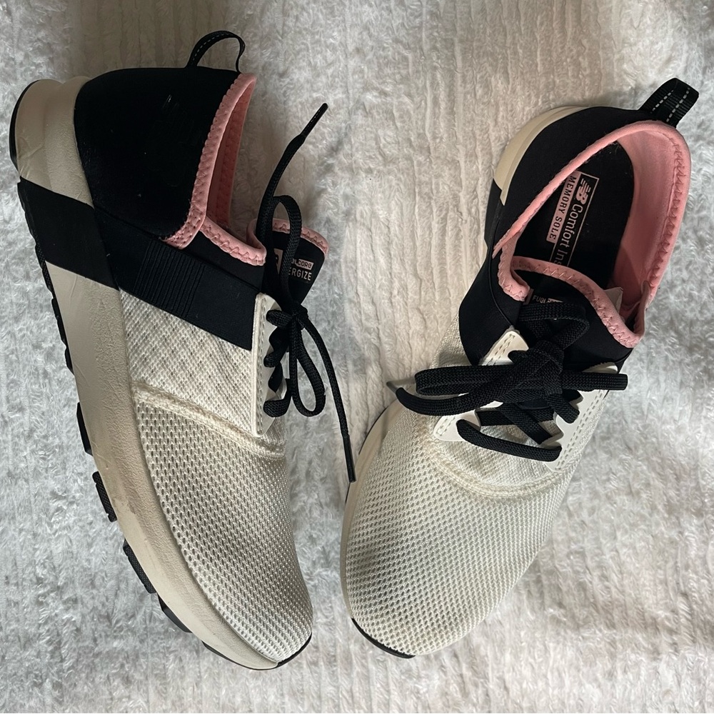 Size 10 (Cream/pink/black) New Balance Sneakers (WXNRGNS)